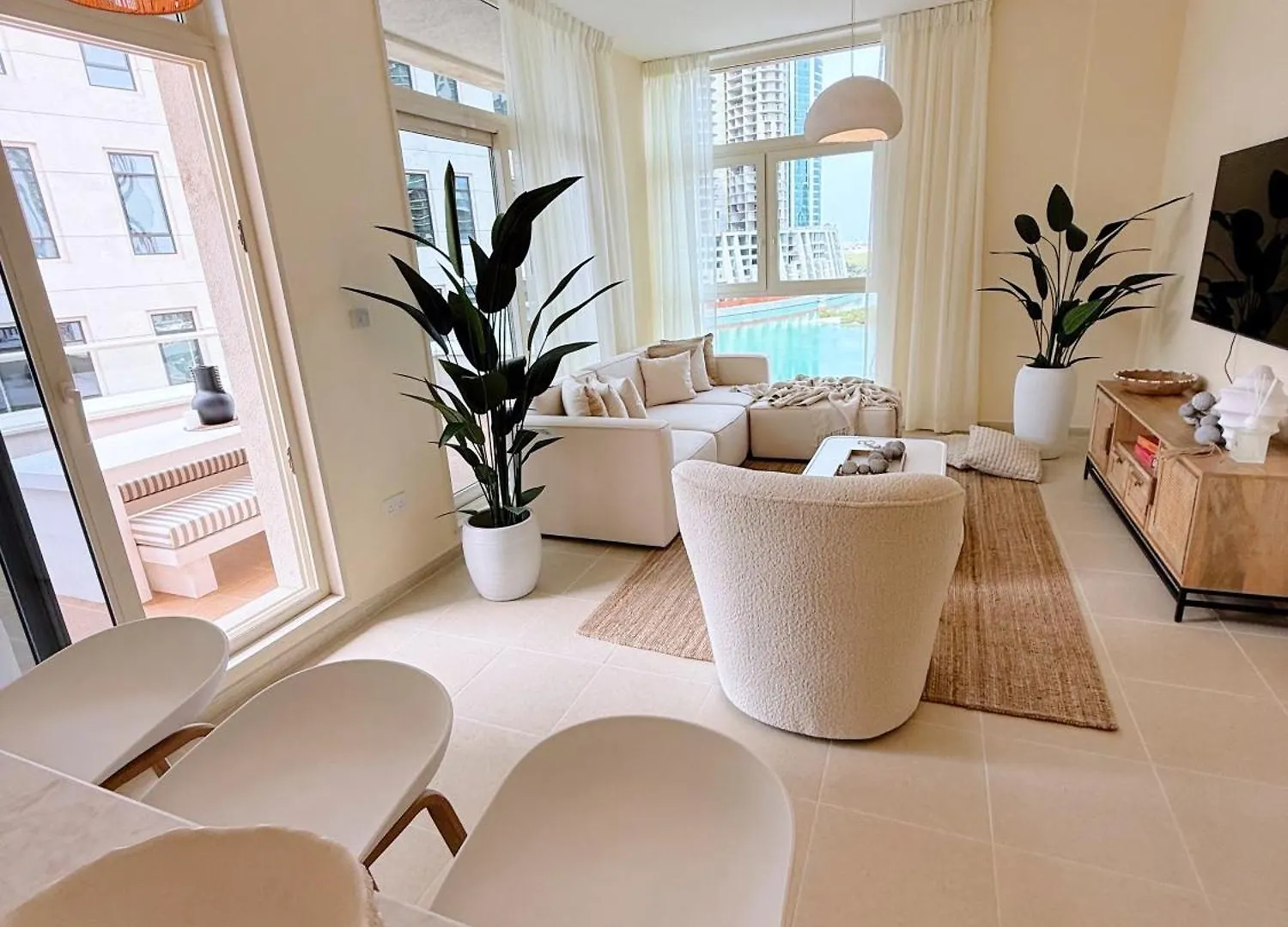 Boho Retreat Serene Lagoon Views Abu Dabi Daire