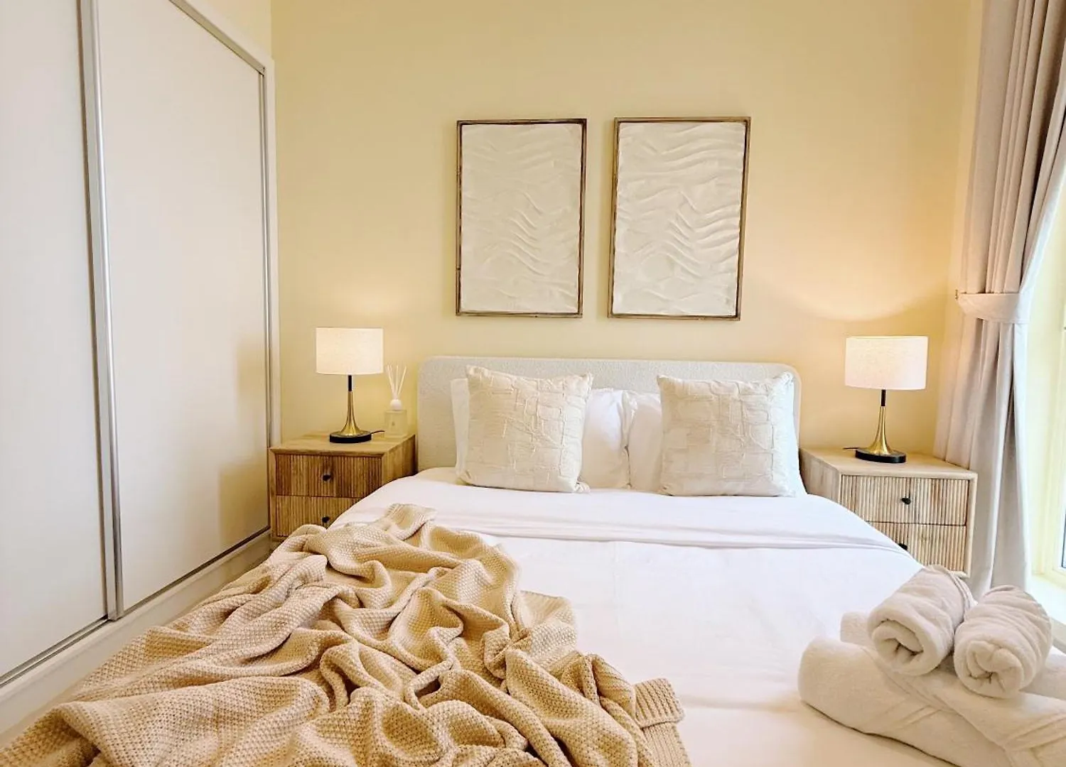 Boho Retreat Serene Lagoon Views Abu Dabi Daire