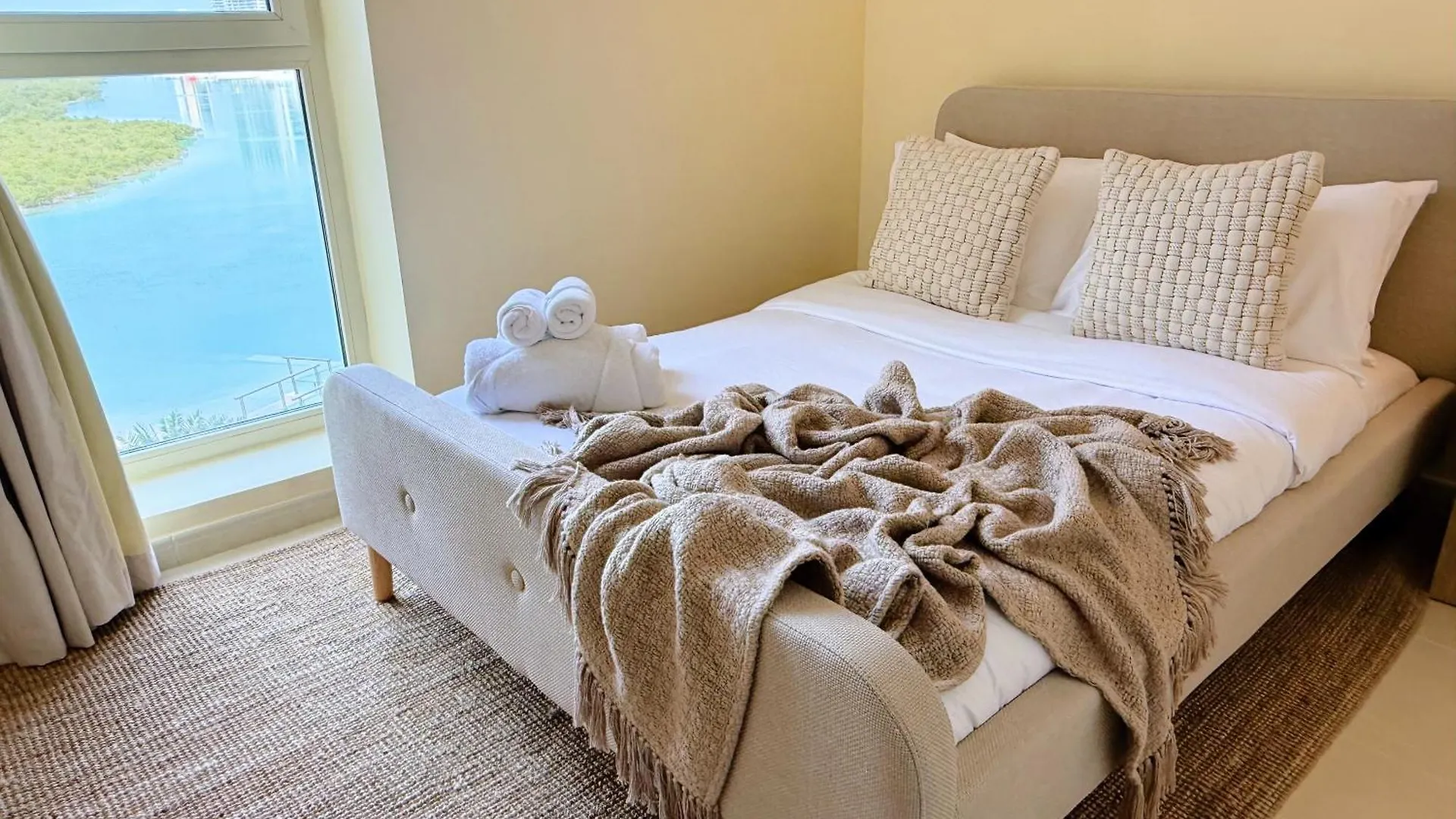 Boho Retreat Serene Lagoon Views Abu Dabi
